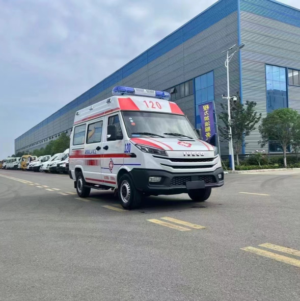 Quality 3750 Mm Wheel Base Emergency Ambulance Car With 103KW Rated Power And 3700 Kg for sale