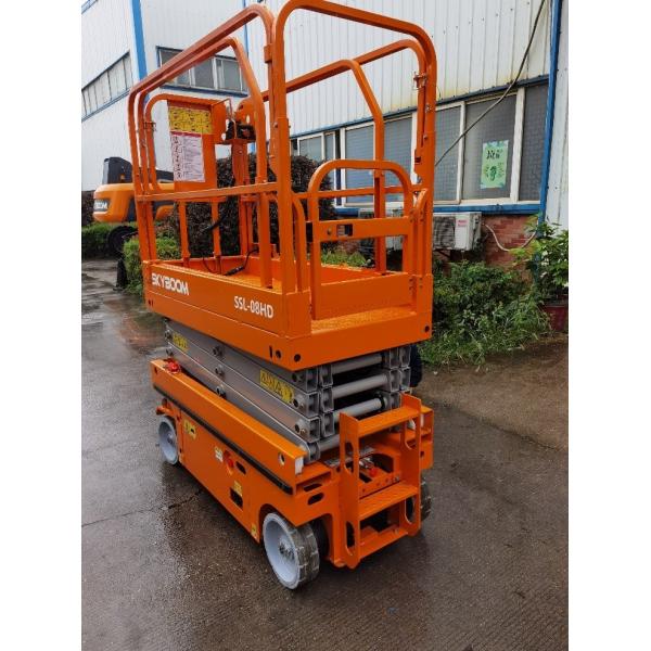 Quality 230kg capacity Diesel Scissor Lift 7.8m Working Height CE Approved for sale