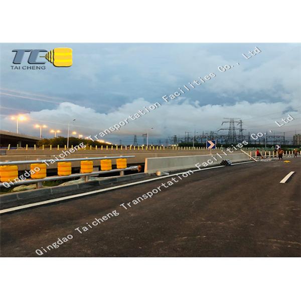 Quality Easily Assembled Highway Median Barriers , W Type Crash Barrier In Road for sale