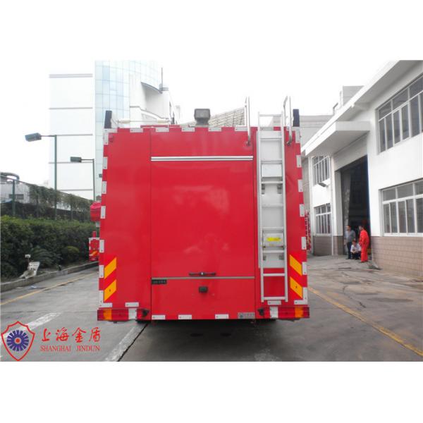 Quality Mercedes Chassis Foam Firefighting Vehicle 6X4 Drive Six Seats with 90L/s Flow for sale