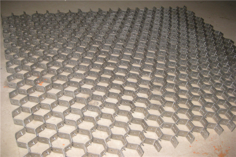 China Wear Resistant Hex Mesh Refractory Hexagonal Cellular Grating factory