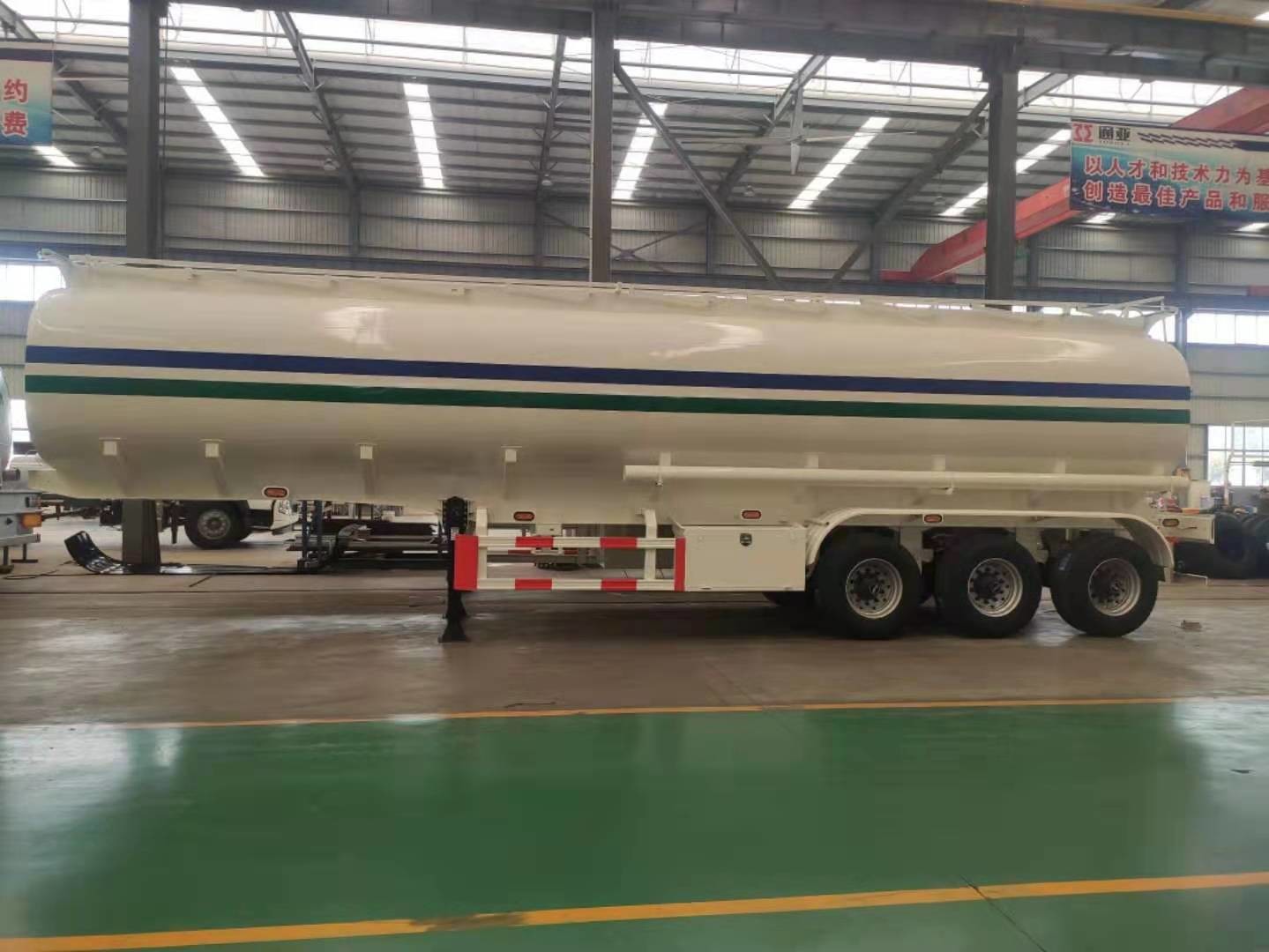 China Liangshan 30000l-60000l Aluminium Fuel Tanker Semi Trailer for sale