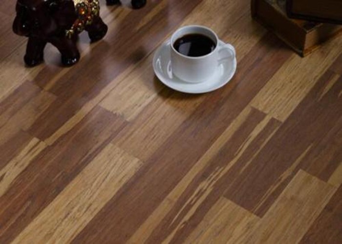 China Gym Anti Slip Glue Down Vinyl Wood Flooring Floorscore Certification With Excellent Durability factory