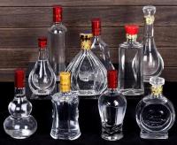 China Cheap high white galss vodka bottle whisky glass bottle 700ml 750ml glass liquor bottle factory