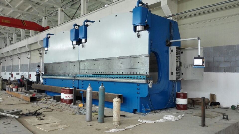 China Large CNC Tandem Press Brake Machine For Bending Steel Plate 2-600T / 6000mm factory