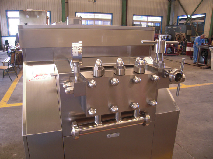 China High Speed Milk Homogenizer Machine 1500L/H With 300 Bar Pressure factory