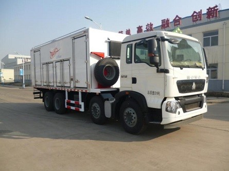 Quality Multifunctional Mining Dump Truck 8X4 / Emulsion Explosive Vehicle for sale