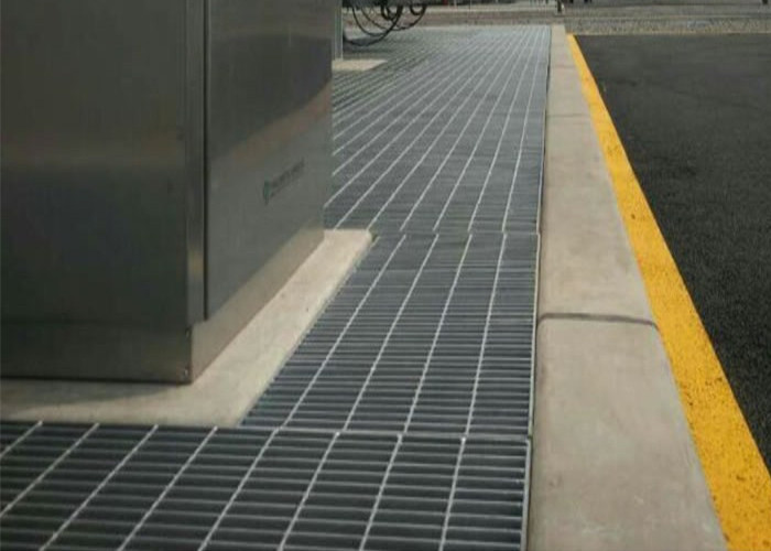 China Platform Walkway Grating Trench Cover , Floor Trench Drain Grates factory