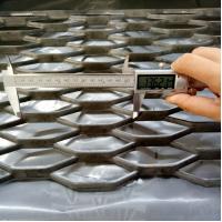 Quality Galvanized 3.0lbs Expanded Metal Mesh Anti Skid Platform Grating Floorings for sale