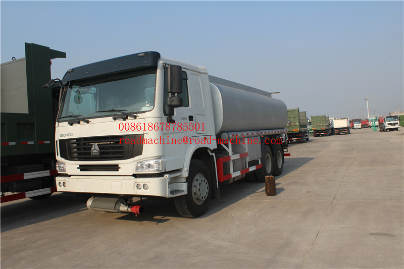 China 371 hp Liquid Tanker Truck , HOWO 20000 Liters 6X4 Euro 2 Sprinkler Water Tank Trailer factory