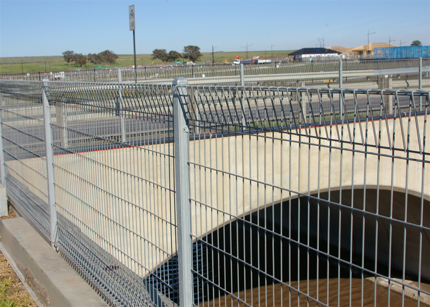 Powder Coated Roll Top Welded Wire Mesh Fence Brc Fencing Panels