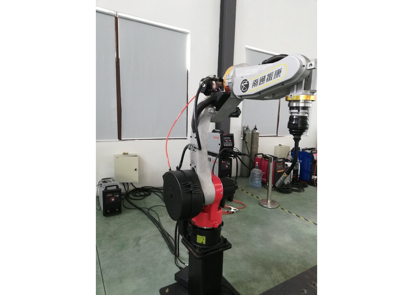 China High Performance Laser ARC Welding Robot with Arm Length 2000mm factory