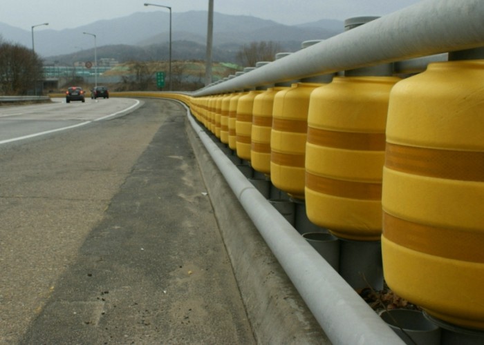 Download China Tunnel Portal Roller Crash Barrier , Guardrail ...