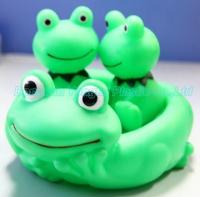 China Animal Feature Frog Family Set Bath Toys,Mother and Kids Frog Plastic Toy 2015 Wholesale factory