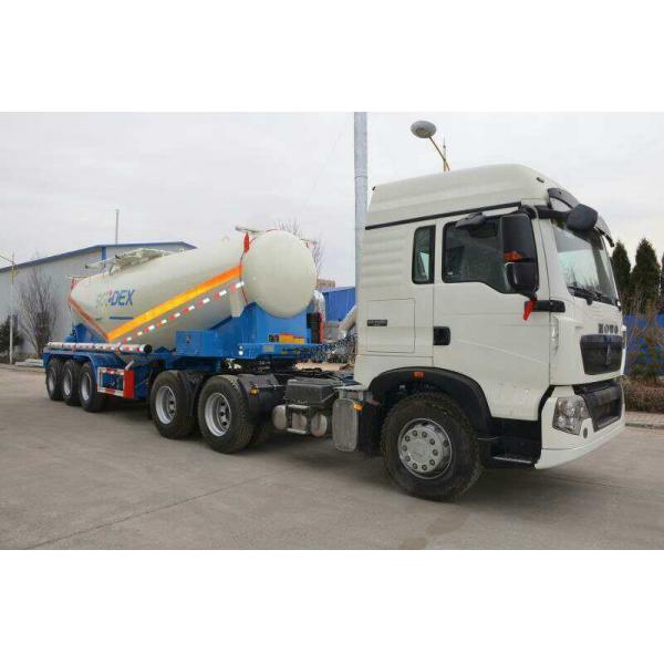 Quality Sinotruck 30 Tons Semi - Trailer For DR CONGO Project Latex Matrix Emulsion Explosive Transport for sale