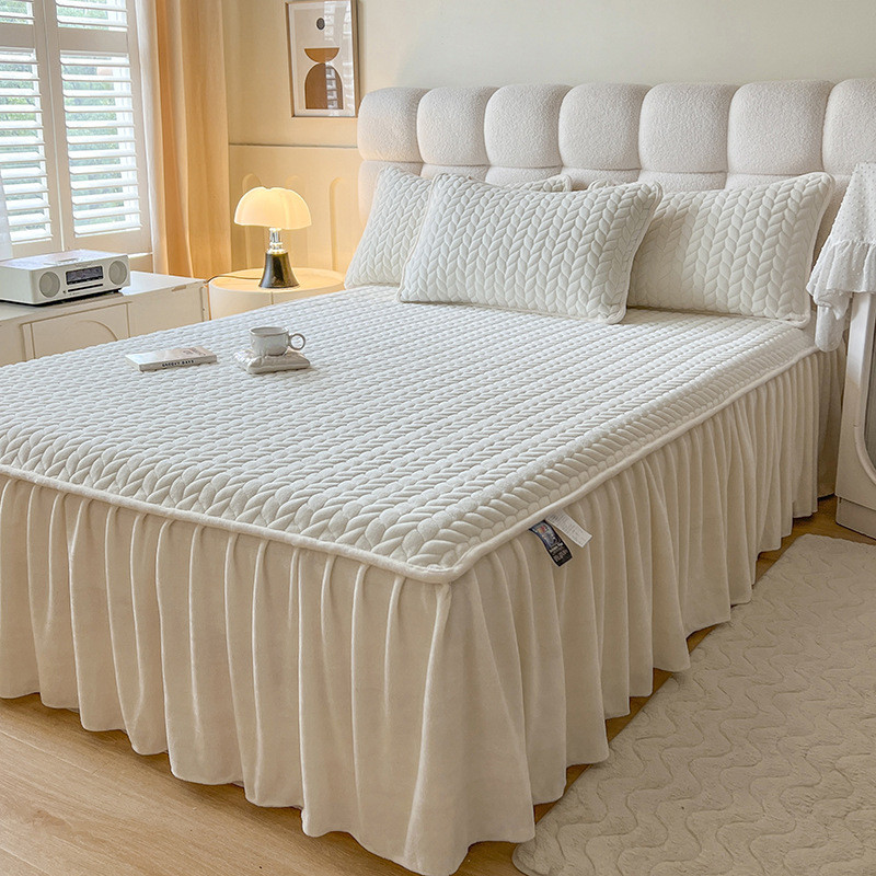 China Single Bed Coral Velvet Bedspread with Lace Padding Anti-Static Cotton Flannel Bed Skirt factory