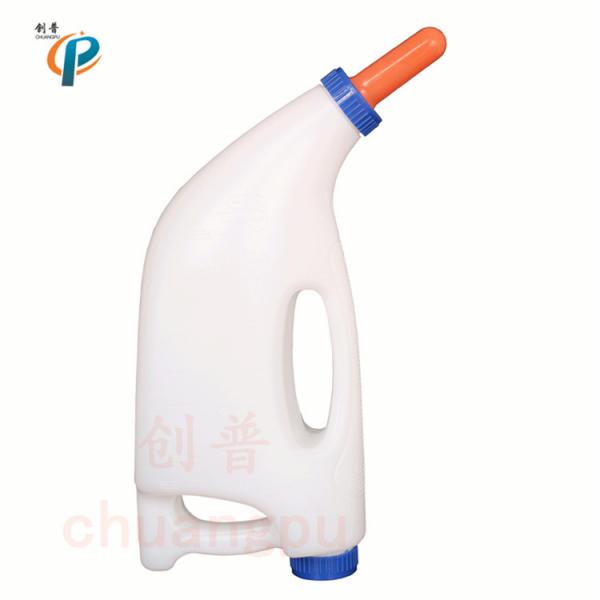 Quality 4000ml Calf Feeding Bottle With Handle , Calf Bottles Colostrum Feeding Equipment With Nipples for sale
