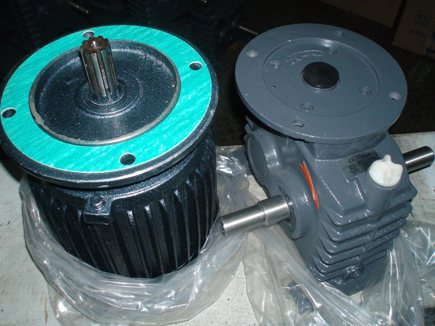 China 2HP Paddle wheel aerator Motor and bevel Gearbox factory