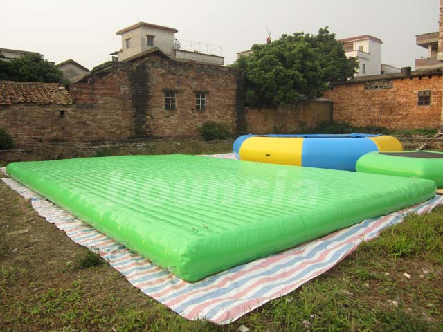 China Durable PVC Tarpaulin Inflatable Water Sport Bridge Uesd In Water Park factory