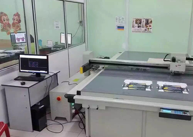 China Triple Wall Paper Board Cutting Machine Honeycomb Furniture Sandwich Table factory