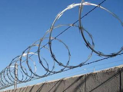 High quality hot dipped galvanized diamond razor barbed wire mesh anti climb welded concertina blade razor wire fence