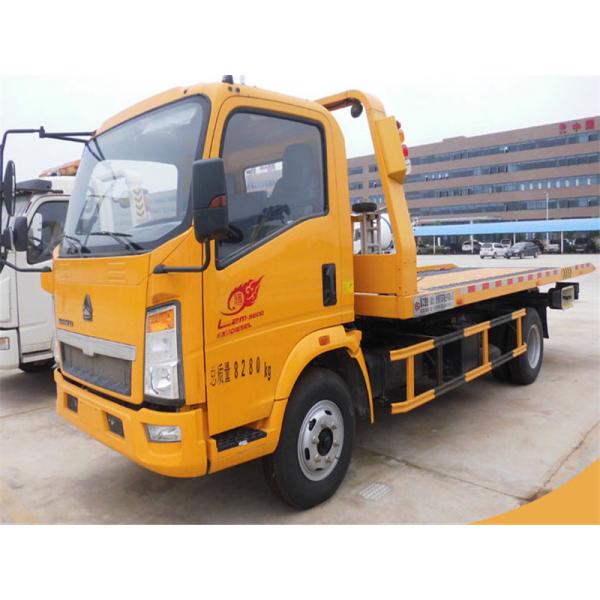 Quality 4X2 Small Flatbed Tow Truck 3 Ton 2 Axles 6 Wheels For Sinotruk HOWO CCC Approved for sale