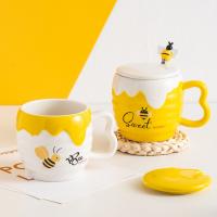 China Cartoon Bee Ceramic Coffee Mug With Lid Pottery Office Breakfast Cup Porcelain Latte Cups factory