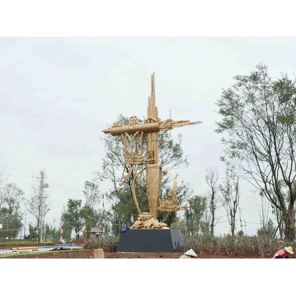 Quality ODM / OEM Large Outdoor Statues Golden Color Painted For Urban Decoration for sale