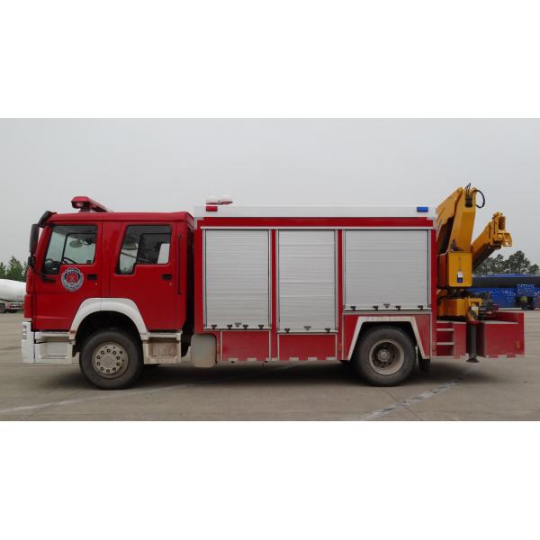 Quality Multifunction SINOTRUK Fire Truck , Heavy Rescue Fire Apparatus With 5t Crane for sale
