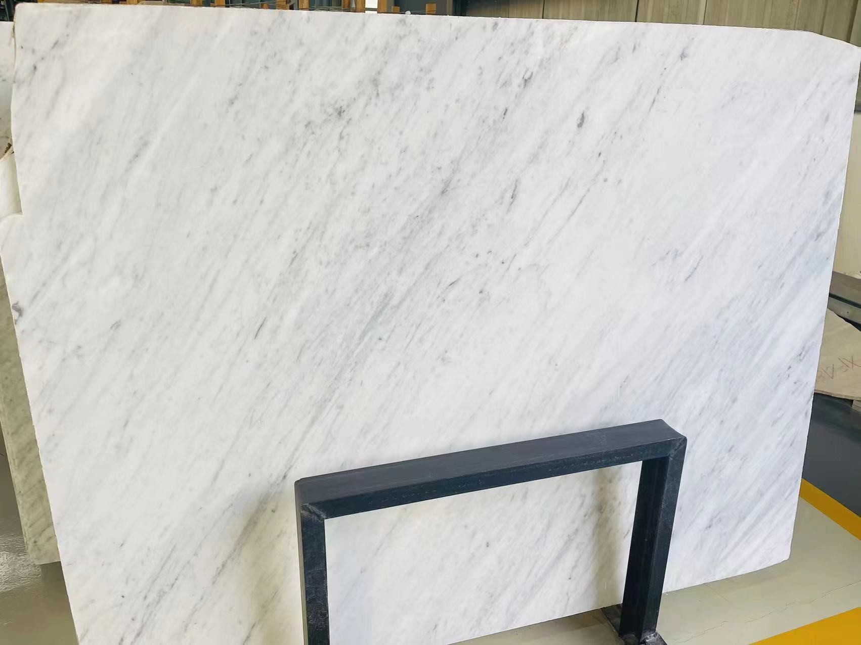 China Long Lasting Carrara White Marble Slabs Kitchen Marble Slab Timeless Beauty factory
