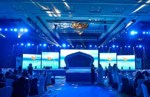 Vivid View Led Video Billboard , RGB Led Display Board Seamless Connection