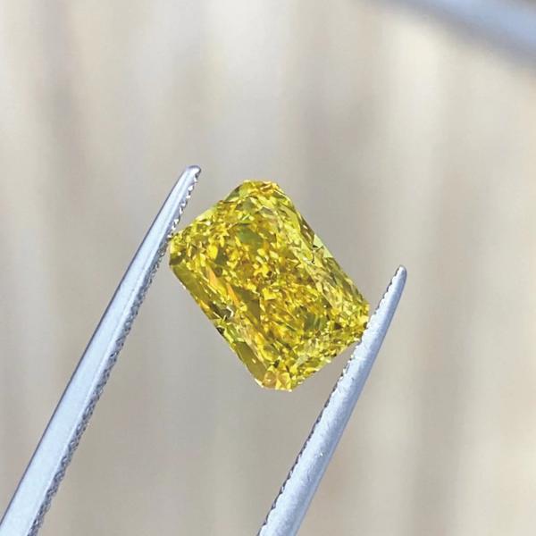 Quality Radiant Shape HPHT Lab Grown Yellow Diamond 1.3ct-1.7ct for sale