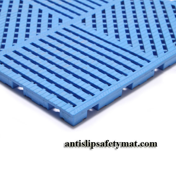 Quality 3800g/Sqm 25cm*25cm PVC Interlocking Floor Tiles Anti Skid Modular Drainage Mats for sale