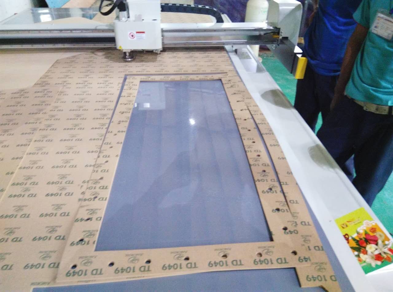 China Cork Gasket CNC Laser Cutter For Carton &amp; Paper Box Packaging factory
