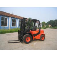 China Automatic Rough Terrain Forklift 2.5 Ton 2 Wd Low Emission Compact Construction factory