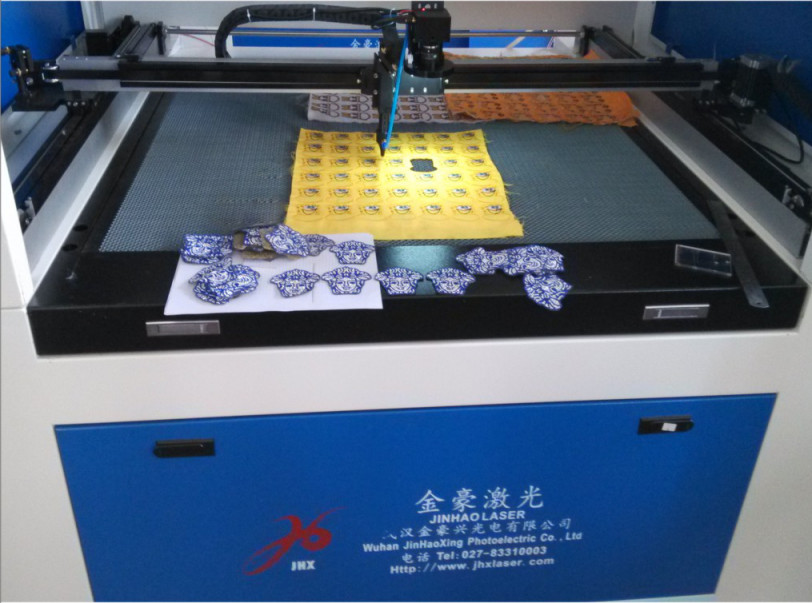 China 300x300 Co2 Laser Machine 100KHZ 100w Laser Engraver For Denim Processing Jeans factory