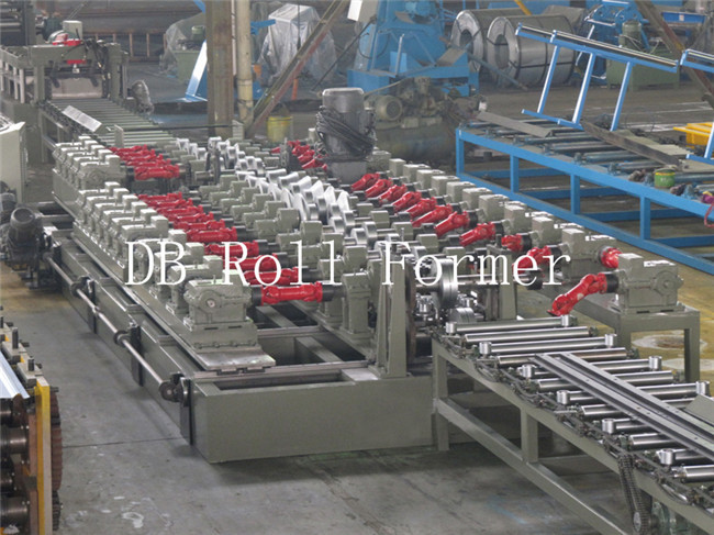 China Purlin Roll Forming Machinery with Excellent Anti-bending Property factory