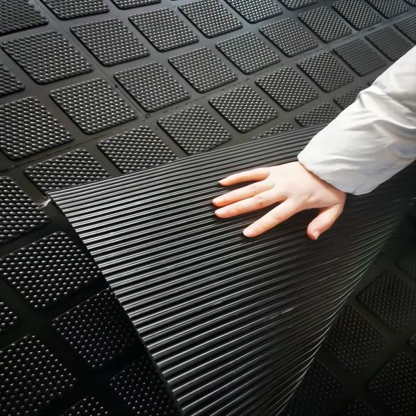 Quality 50m Interlocking Rubber Stable Mats Cold Insulation Horse Rubber Stable Mats for sale