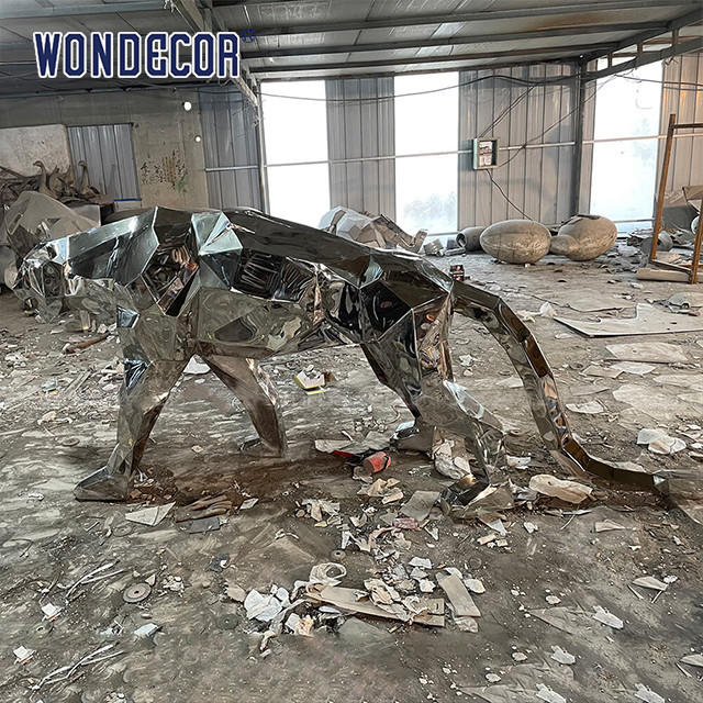 China Highly Artistic Stainless Steel Animal Sculpture Geometry Art Cheetah factory