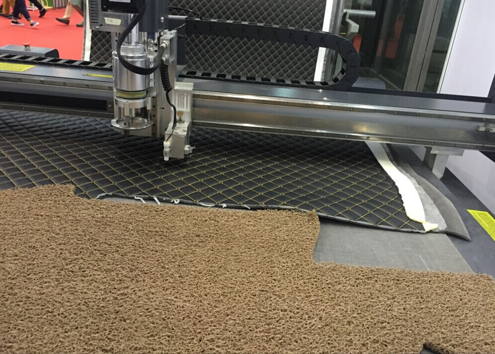 China Schneider Motor Digital Mat Cutting Equipment For Car Seat Cover Upholstery factory