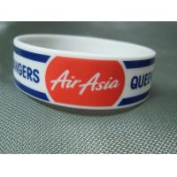 China Trade Show Promotional Items Giveaways Embossed Silicone Wristband Bracelet factory