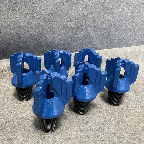 Quality Custom Length Step Alloy Drag Bits Steel Material For Water Well Drilling for sale