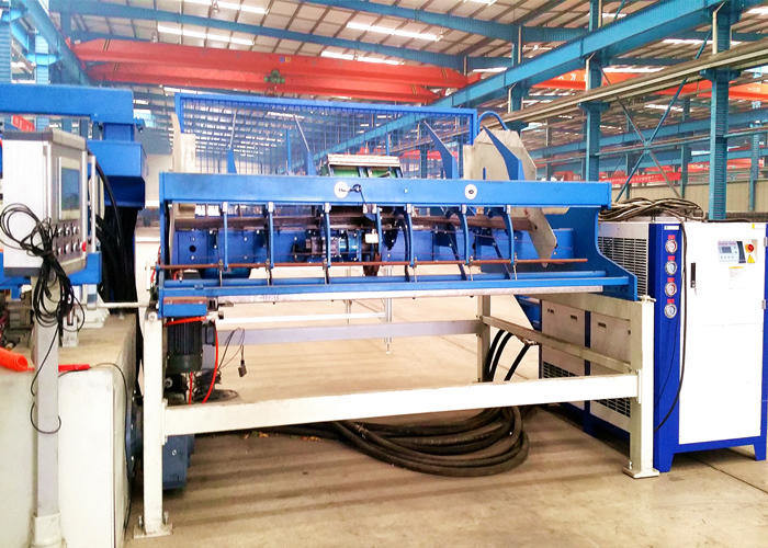 China Width 1500-2500mm Fence Mesh Welding Machine Hydraulic Pressure System for sale