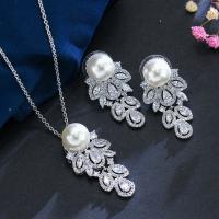 China Luxury Crystal Bridal Wedding Jewelry Pearl Rhinestone Women Girls Necklace Sets Engagement Pa factory