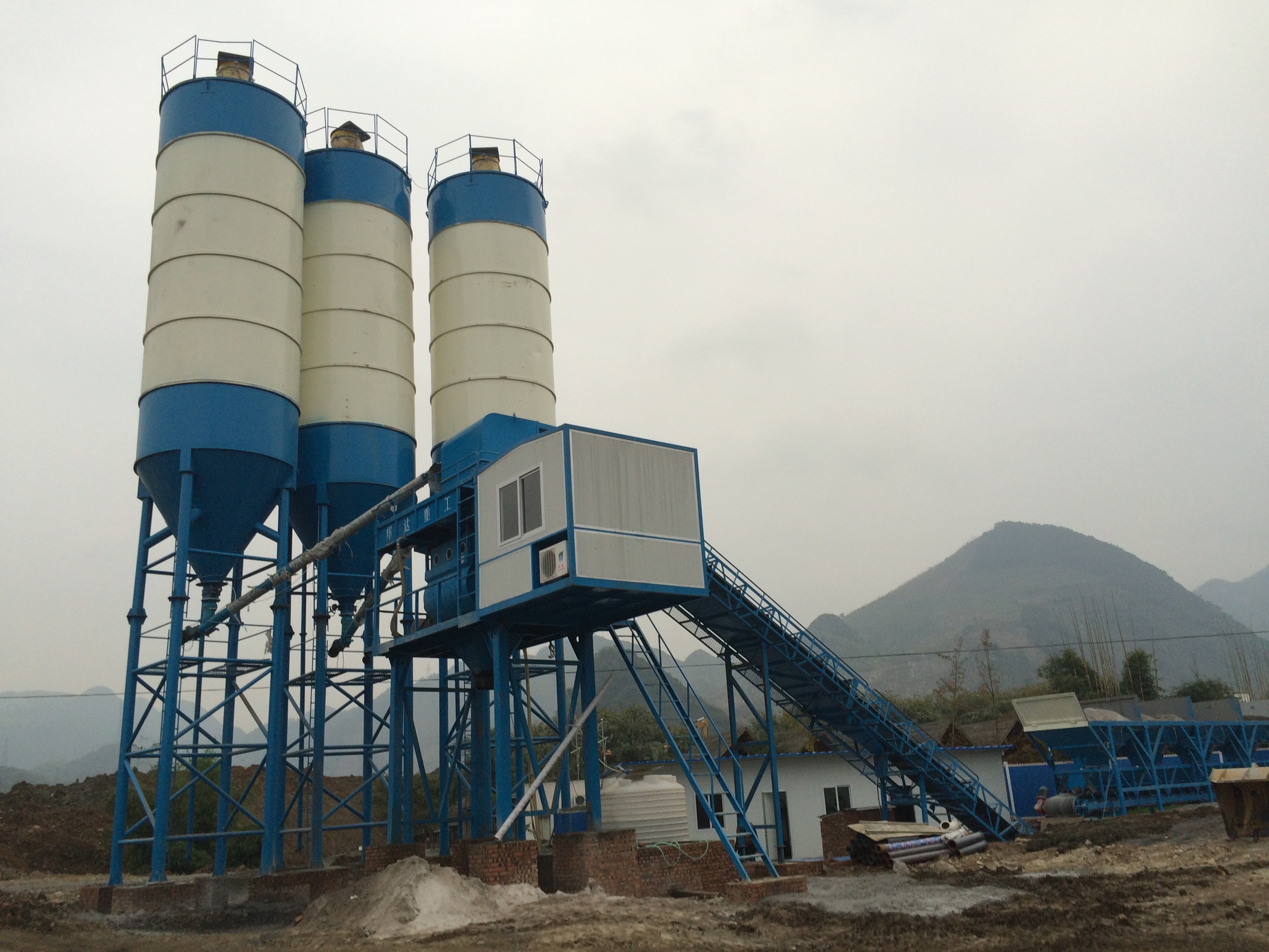 China Concrete Mixing Plant Cement Plant Equipments With 80mm Maximum Aggregate Size factory