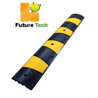 China 1830x300x58mm Reflective Rubber Speed Hump Heavy Duty Speed Bumps For Traffic Roadway factory