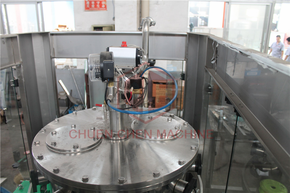 China Monoblock 2 In 1 Metal Tin Beverage Can Filling Machine For Juice And Water factory
