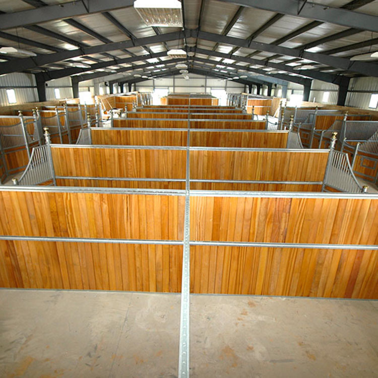 China Caballerizas High Density Horse Stall Fronts , Natural Bamboo Portable Horse Stalls factory