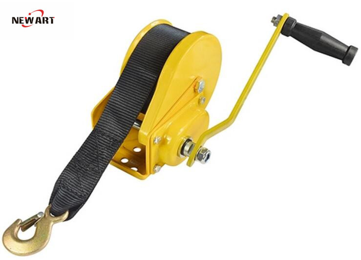 China Small Manual Operated Winch For Boat Trailer , 2600lbs Mini Rope Hand Winch With Atomatic Brake factory
