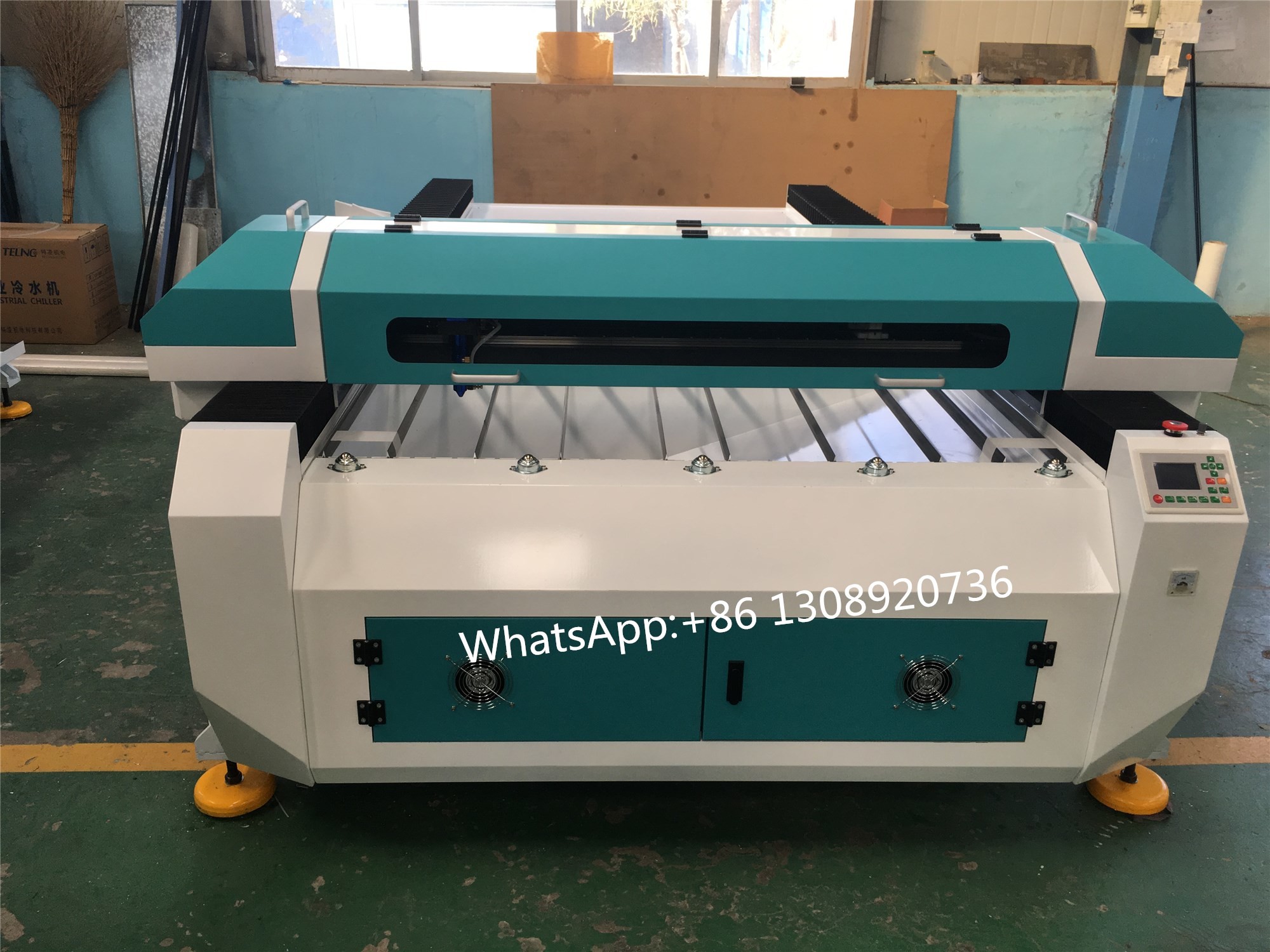 China 1300*2500 co2 laser engraving cutting machine 100W 1325 laser cutter engraver factory